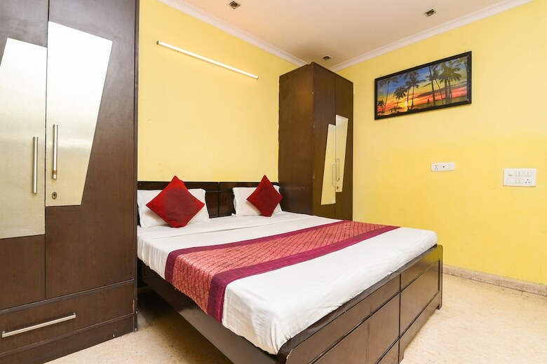Hotel Oyo 8534 Golden Park