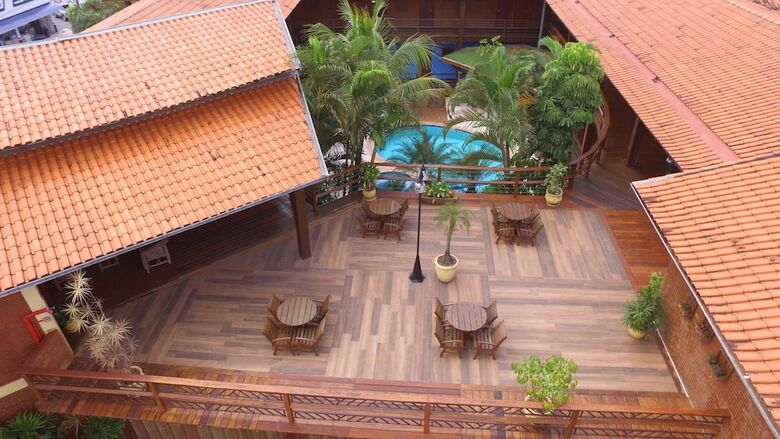Hotel Pir� Mi�na