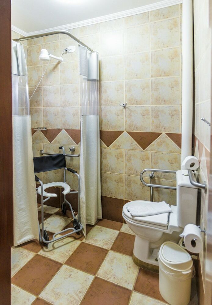 Hotel Pir� Mi�na