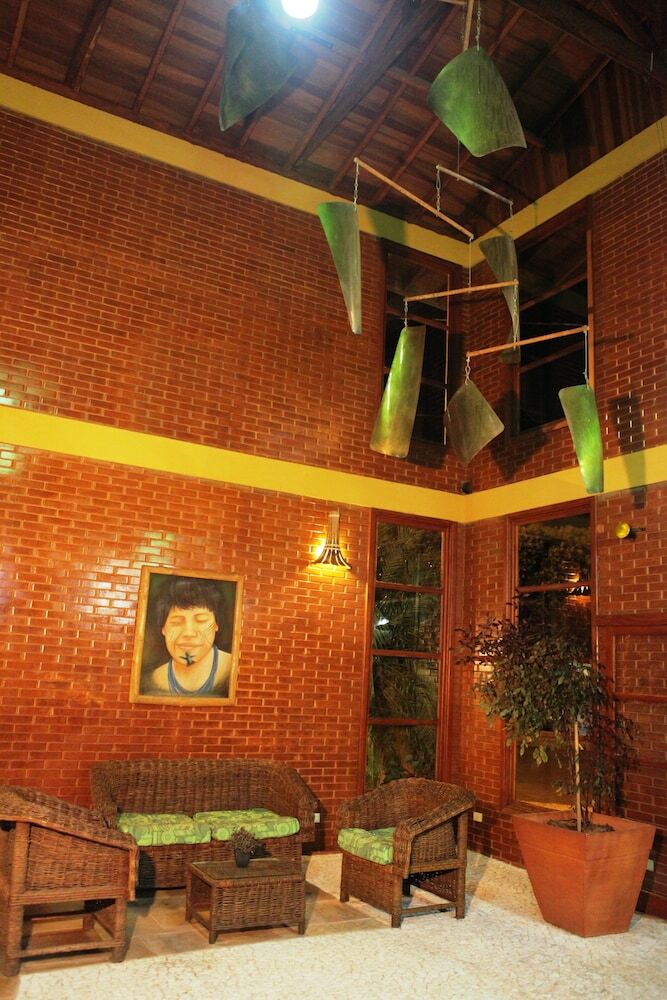 Hotel Pir� Mi�na