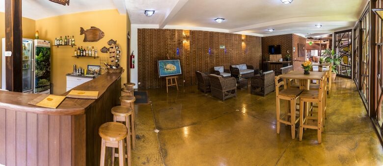 Hotel Pir� Mi�na