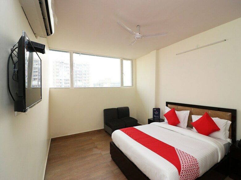 Oyo 23320 Hotel Ozone