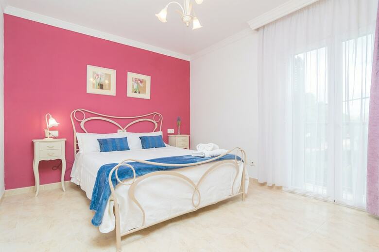 Villa Lluna Home