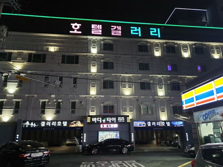 Gallery Hotel