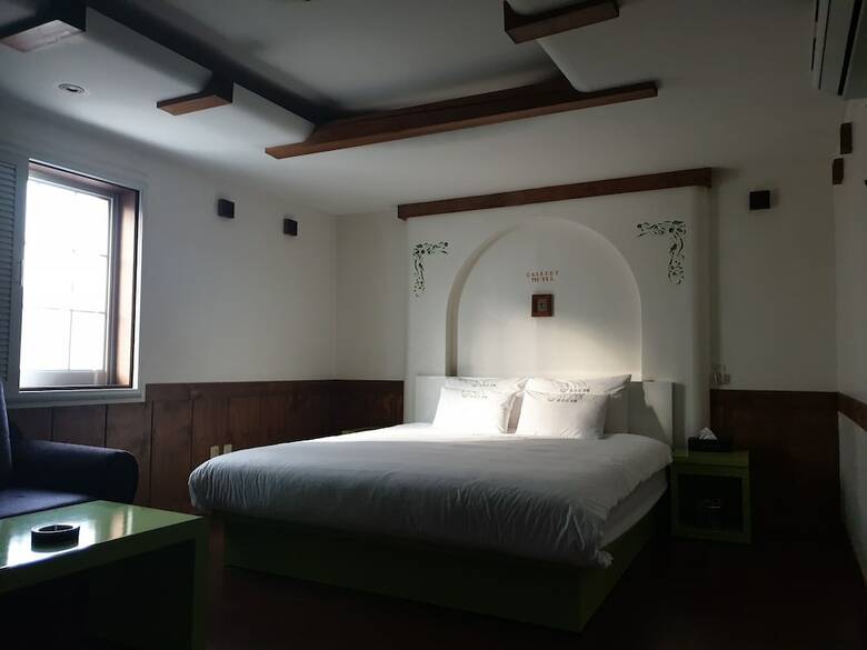 Gallery Hotel