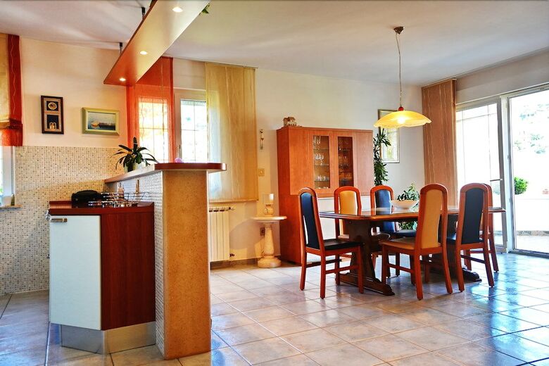 Apartments Mladinic