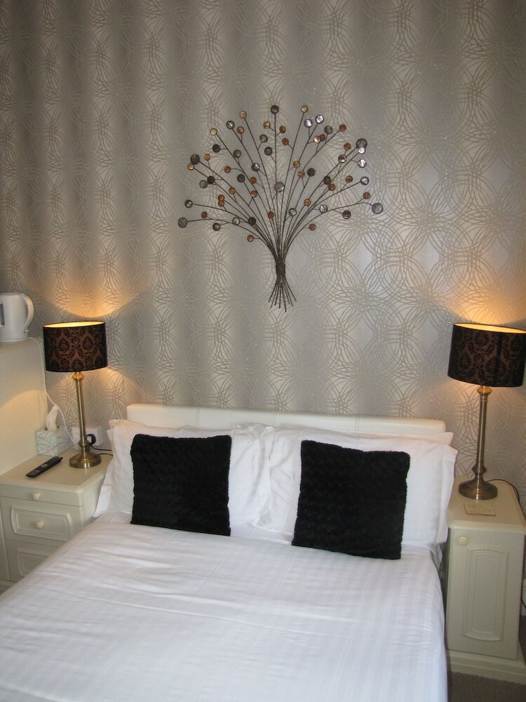 Hotel Ashmira Guest House