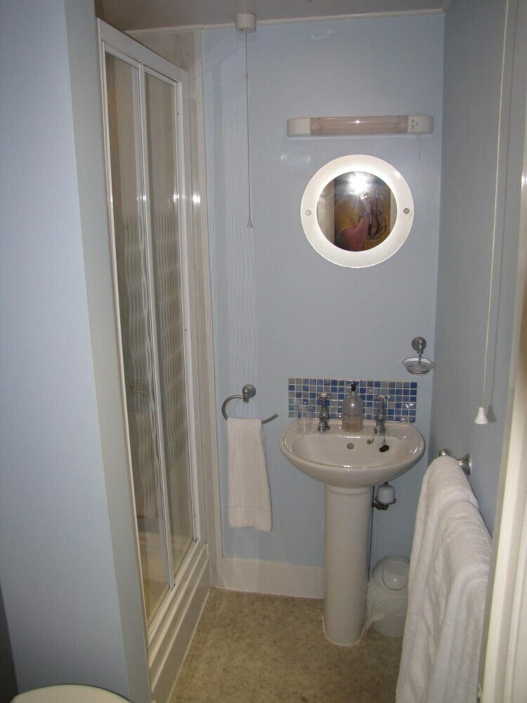 Hotel Ashmira Guest House