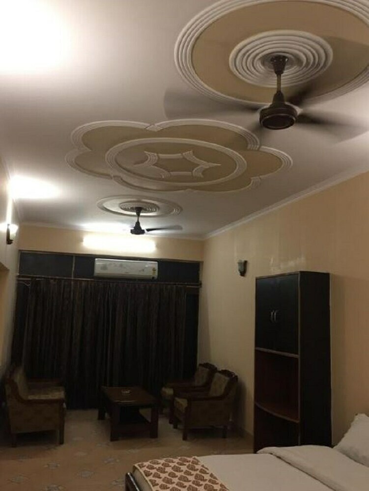 Hotel Ashu Villa Guest House