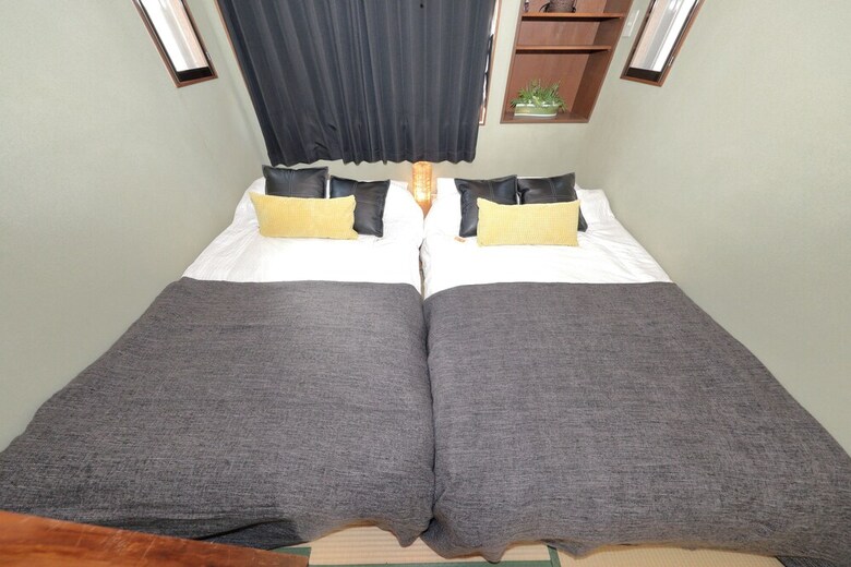 Namba East House01