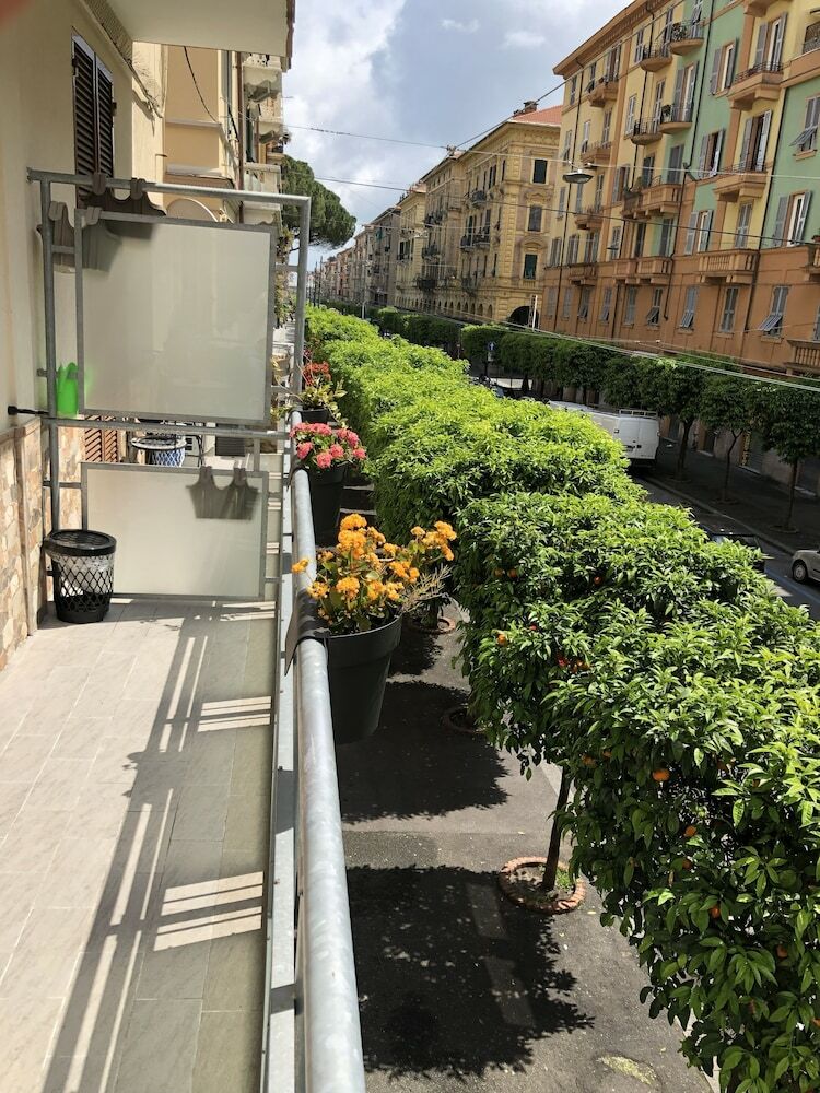 Hotel Ari Guest House