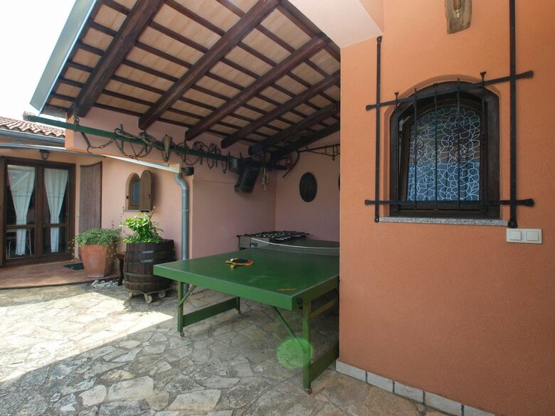Apartment 64