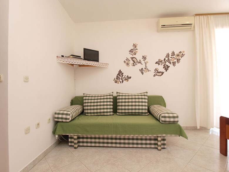 Apartment 72