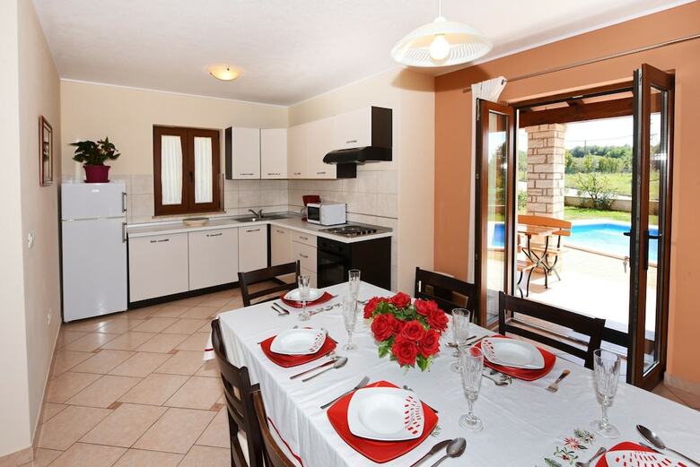Villa 377