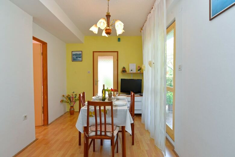 Apartment 358