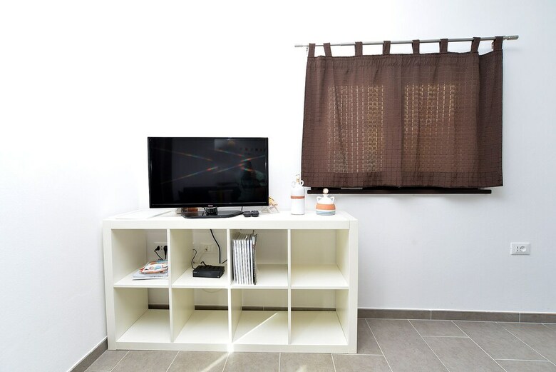 House 682