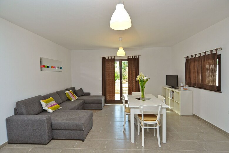 House 682