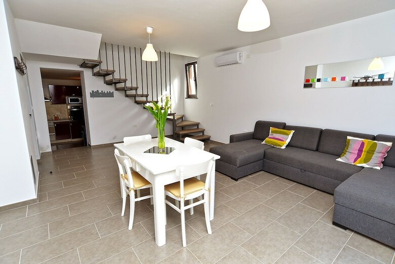 House 682