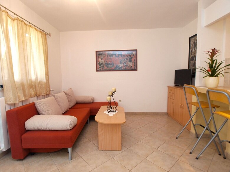 Apartment 440