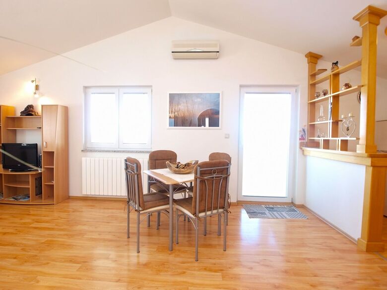 Apartment 440