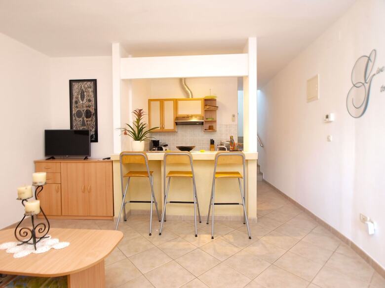 Apartment 440