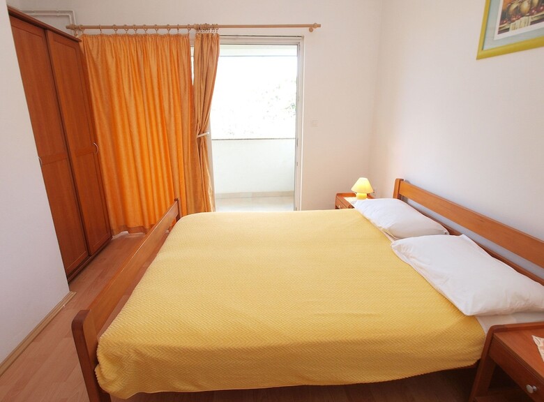 Apartment 446