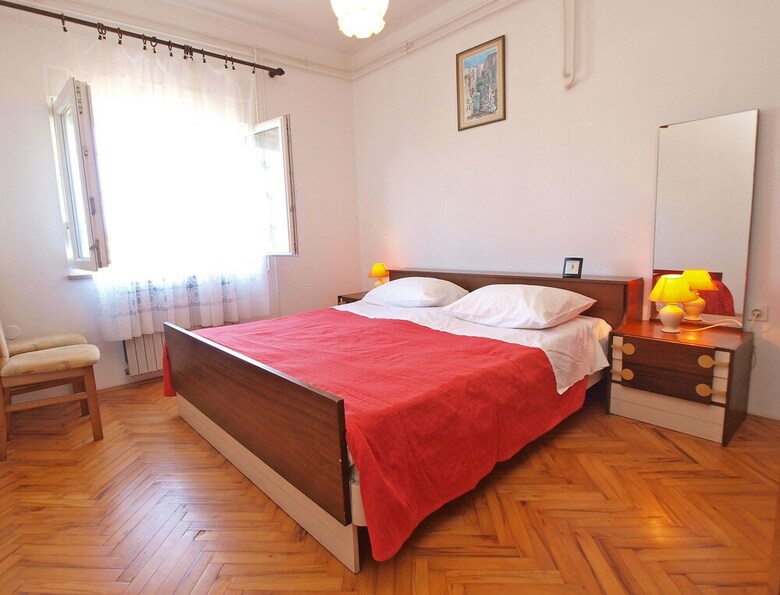 Apartment 439