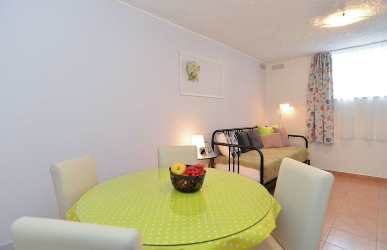 Apartment 669