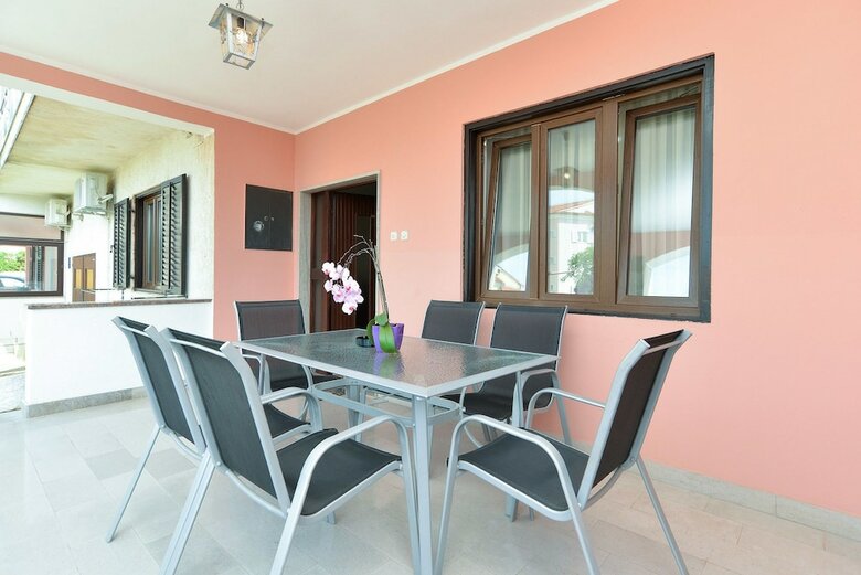 Apartment 622