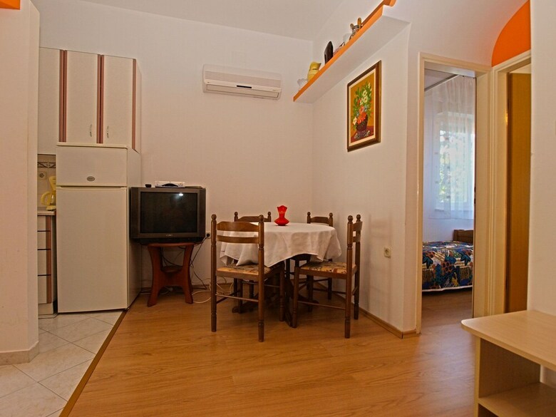 Apartment 613