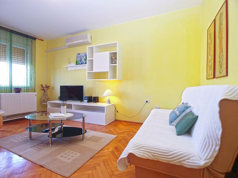 Apartment 686