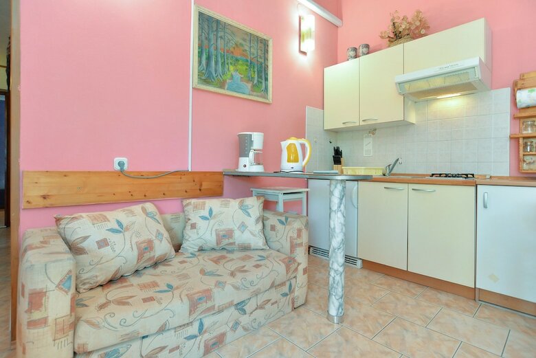 Apartment 498