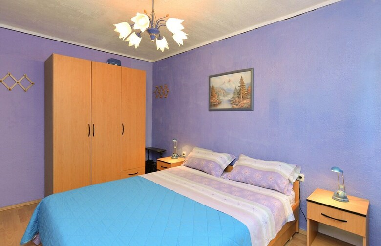 Apartment 498