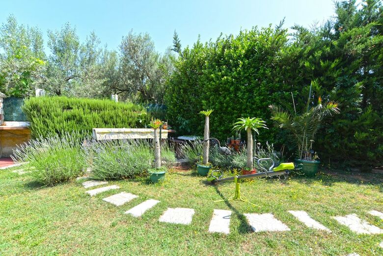 Apartment 498