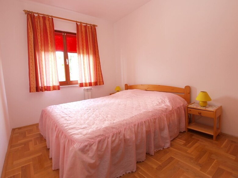 Apartment 739