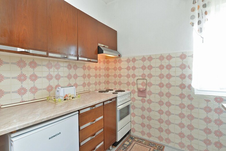 Apartment 725