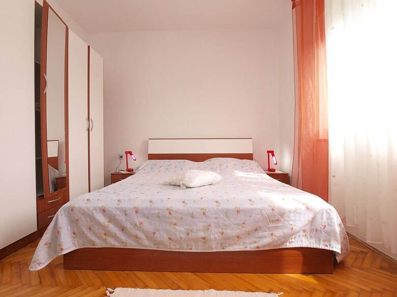 Apartment 860