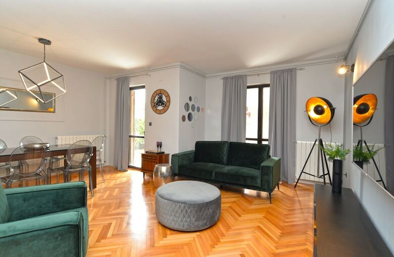 Apartment 843