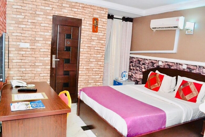 Hotel Limoh Suites
