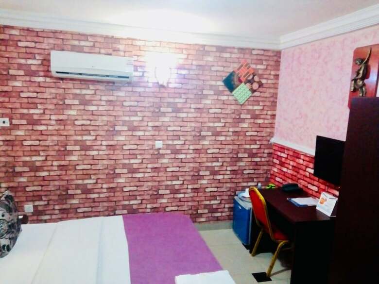 Hotel Limoh Suites
