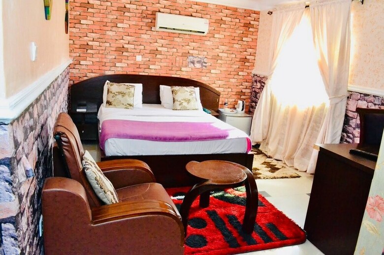 Hotel Limoh Suites