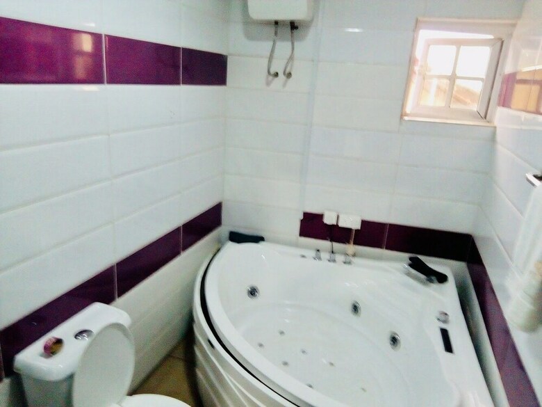 Hotel Limoh Suites
