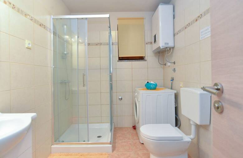 Apartment 877