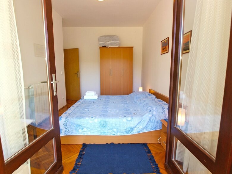 Apartment 911