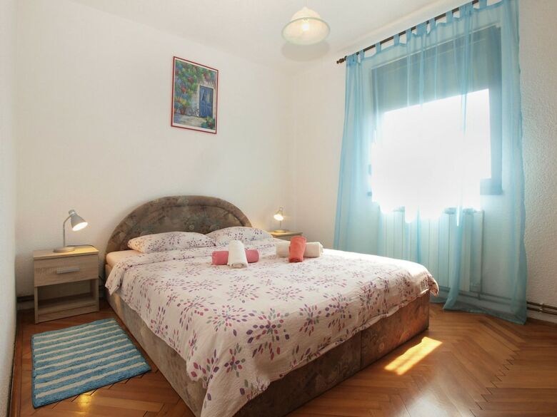 Apartment 1079