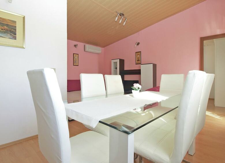 Apartment 959