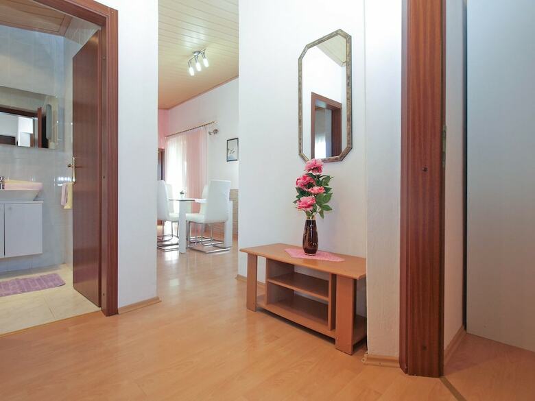 Apartment 959