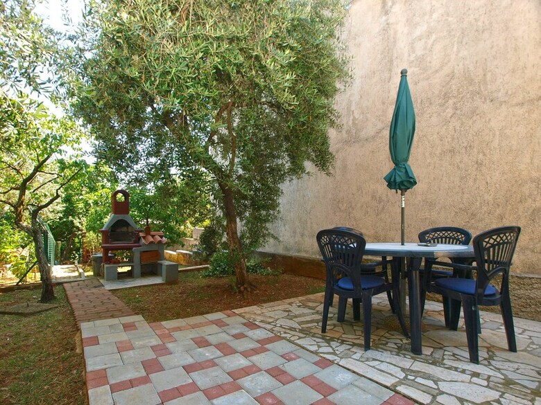 Apartment 949