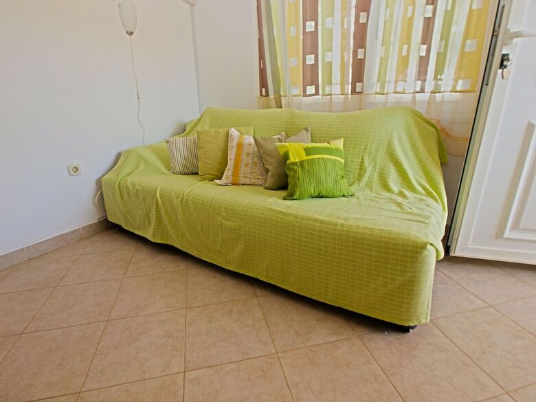 Apartment 958
