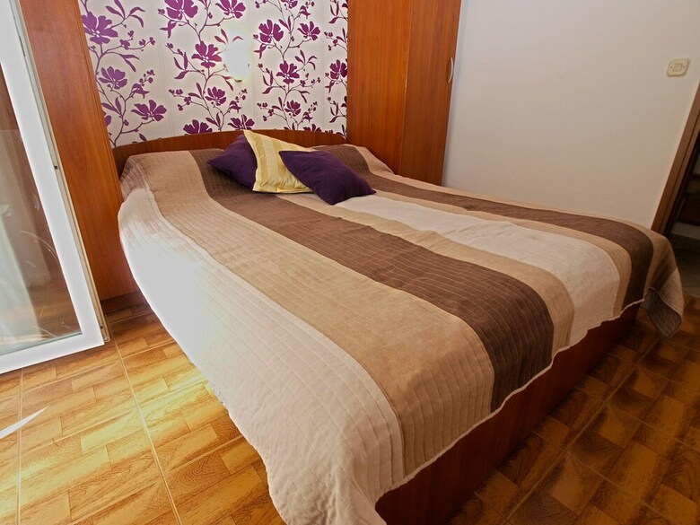 Apartment 958